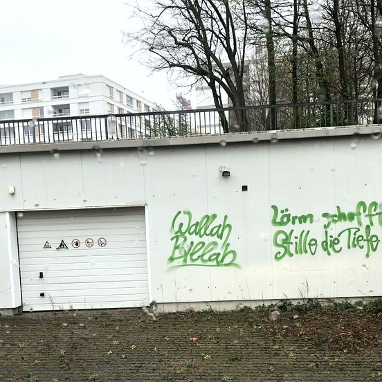 Metall Graffiti Vorher