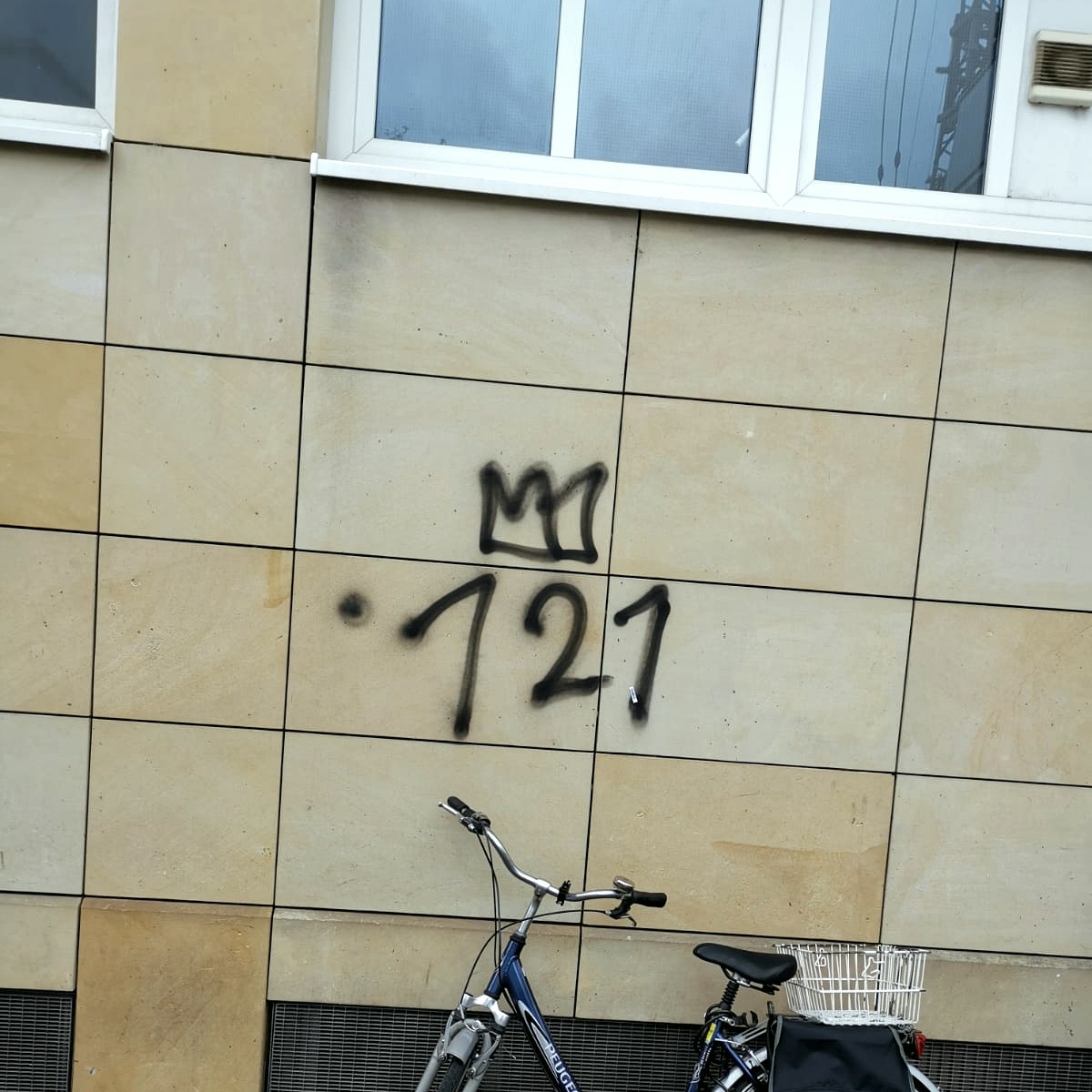 Graffitientfernung Naturstein Heidelberg — Vorher